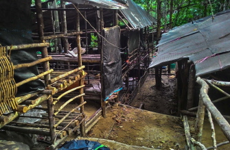 Uno de los campos de detención de migrantes, abandonado en la jungla cerca de la frontera malayo-tailandesa en Genting Perah
