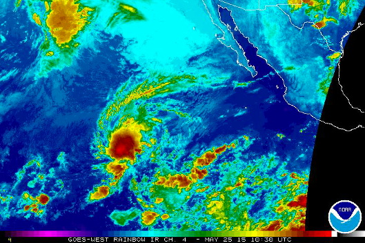 La imagen de satélite muestra cuando se formó el tornado. 