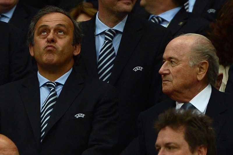 Michel Platini (izq.), líder del UEFA, y Joseph Blatter (der.) Presidente de la FIFA.