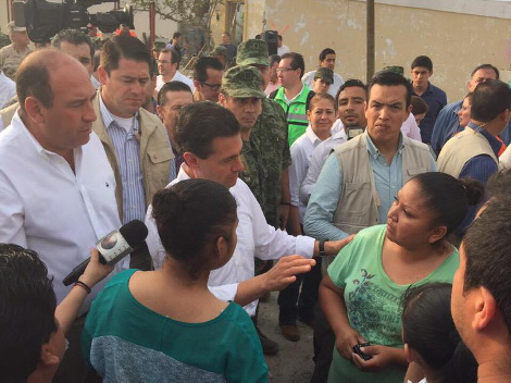 El Presidenet realizó un recorrido con el gobernador. 