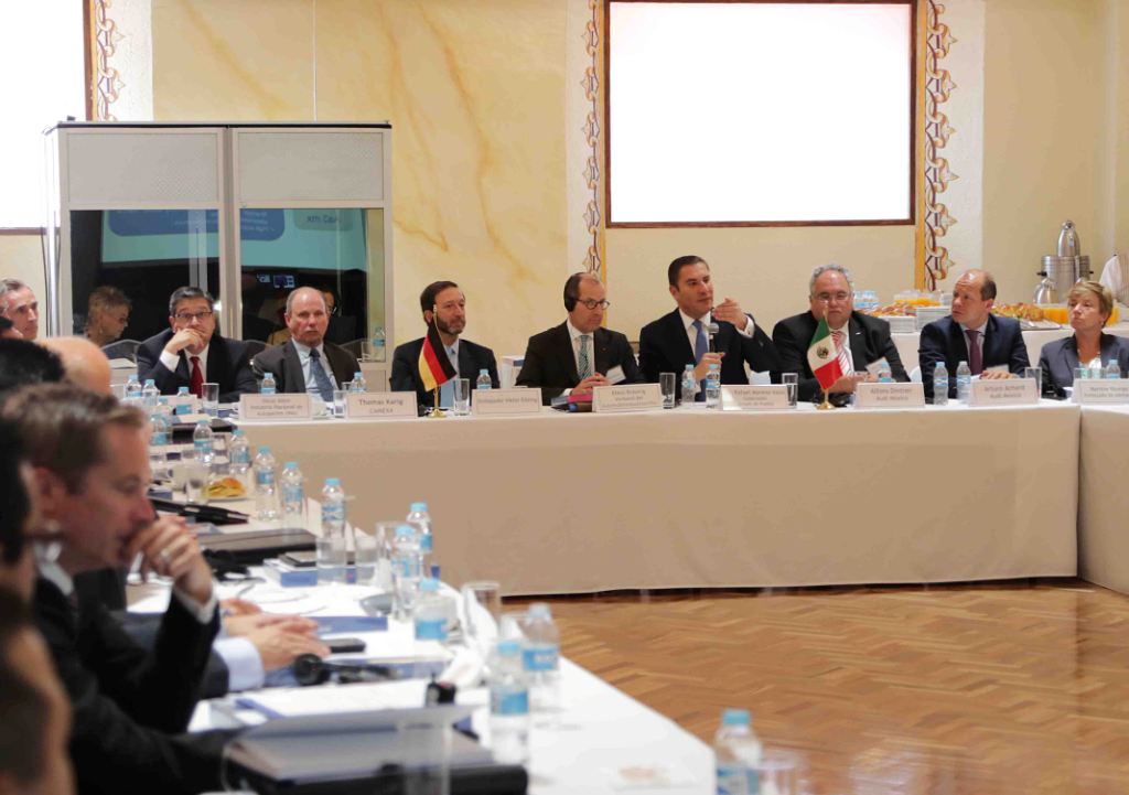 El gobernador de Puebla, Rafael Moreno Valle, se reunió con la Asociación Alemana de la Industria Automotriz.