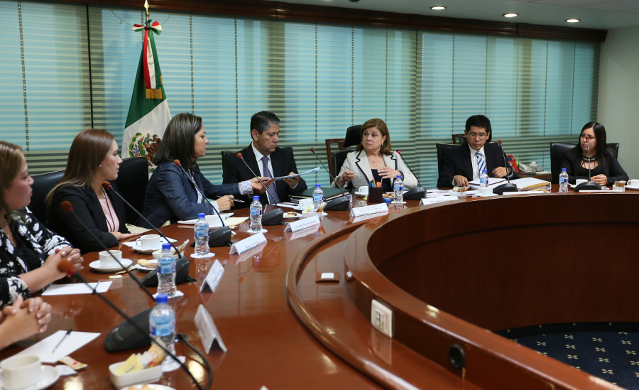 La procuradora Arely Gómez se reunió con los padres de las víctimas de la Guardería ABC.