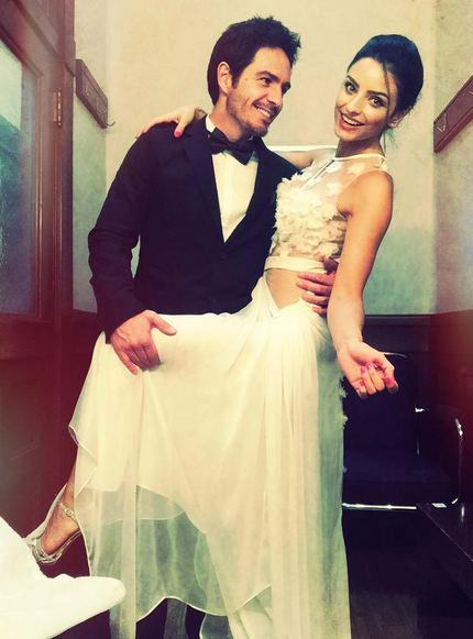 Aislinn Derbez y Mauricio Ochmann, felices de celebrar su aniversario y asistir también al Ariel 2015.