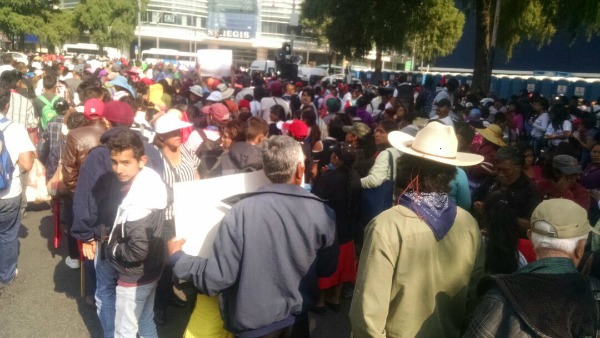 Se concentran antorchistas en el Ángel de la Independencia y en la glorieta de La Diana