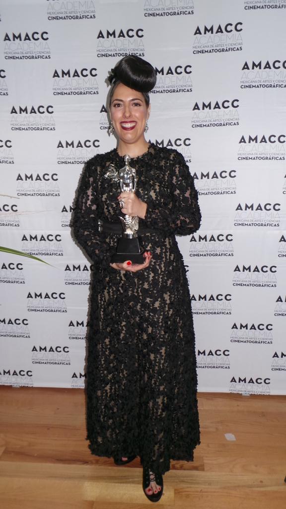 Maripaz Robles, la primera ganadora de la noche. Categoría a Mejor Maquillaje por 'Cantinflas'.