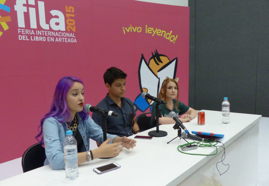 Fa Orozco, Alberto Villarreal y Raiza Revelles llenaron la Sala de Letras pues la popularidad que tienen en este momento atrajo a jóvenes lectores. 