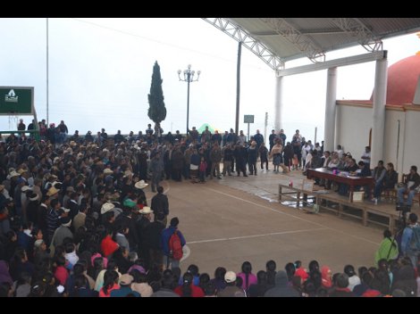 La mesa de diálogo entre el gobierno de Oaxaca y la  Asamblea del pueblo de San Miguel Suchixtepec se prologó casi 12 horas.