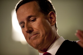 Santorum, en el momento de anunciar su candidatura a la nominación republicana a la presidencia de los Estados Unidos en Cabot, Pensilvania