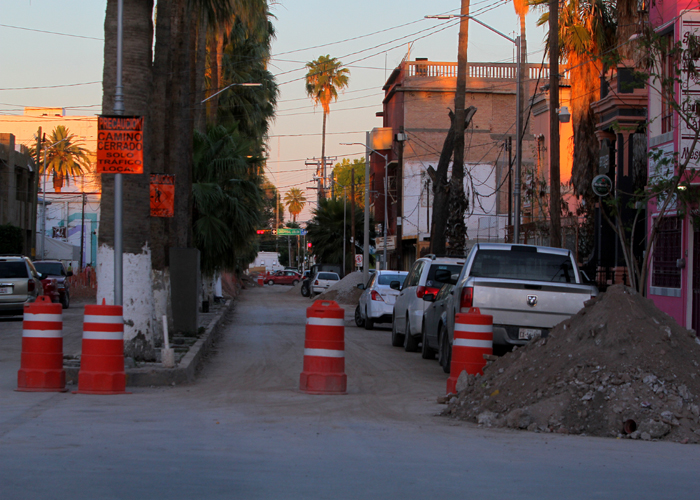 Comercios, restaurantes y bares de la Morelos afectados por el retraso de las obras.