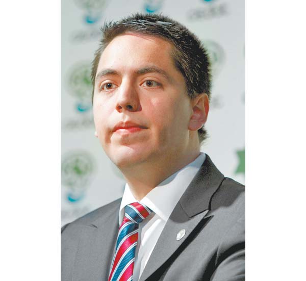 Andrew Almazán.