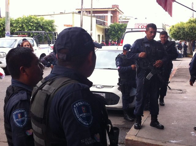 Alrededor del penal de Cuautla, municipio ubicado al oriente de la ciudad, se realiza un fuente dispositivo para localizar a los evadidos, hasta el mo