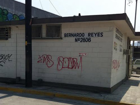 El Centro de Salud está ubicado en la avenida Bernardo Reyes 2806 de la colonia Bellavista, en Monterrey. 