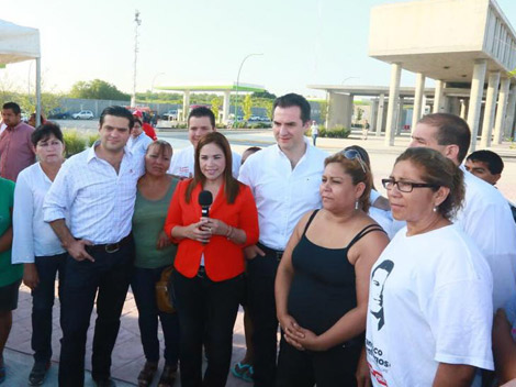 Ivonne Álvarez estuvo acompañada de los candidatos a Monterrey y Guadalupe, Adrián de la Garza y Francisco Cienfuegos, respectivamente, además de veci