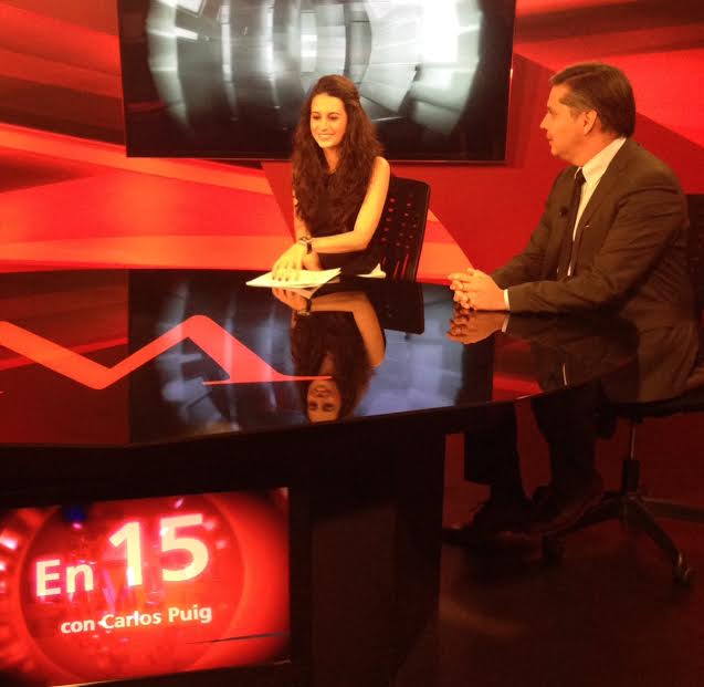 Alexandra Zapata y Eduardo Bohórquez en el programa 'En 15' con Carlos Puig. 