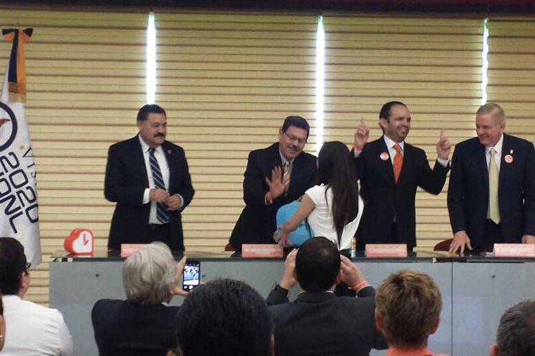 La alianza se oficializó en la Biblioteca Raúl Rangel Frías. 