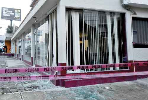 Destrozos en el módulo del INE en la capital poblana.