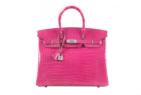 El bolso tiene incrustaciones de oro y diamantes.
