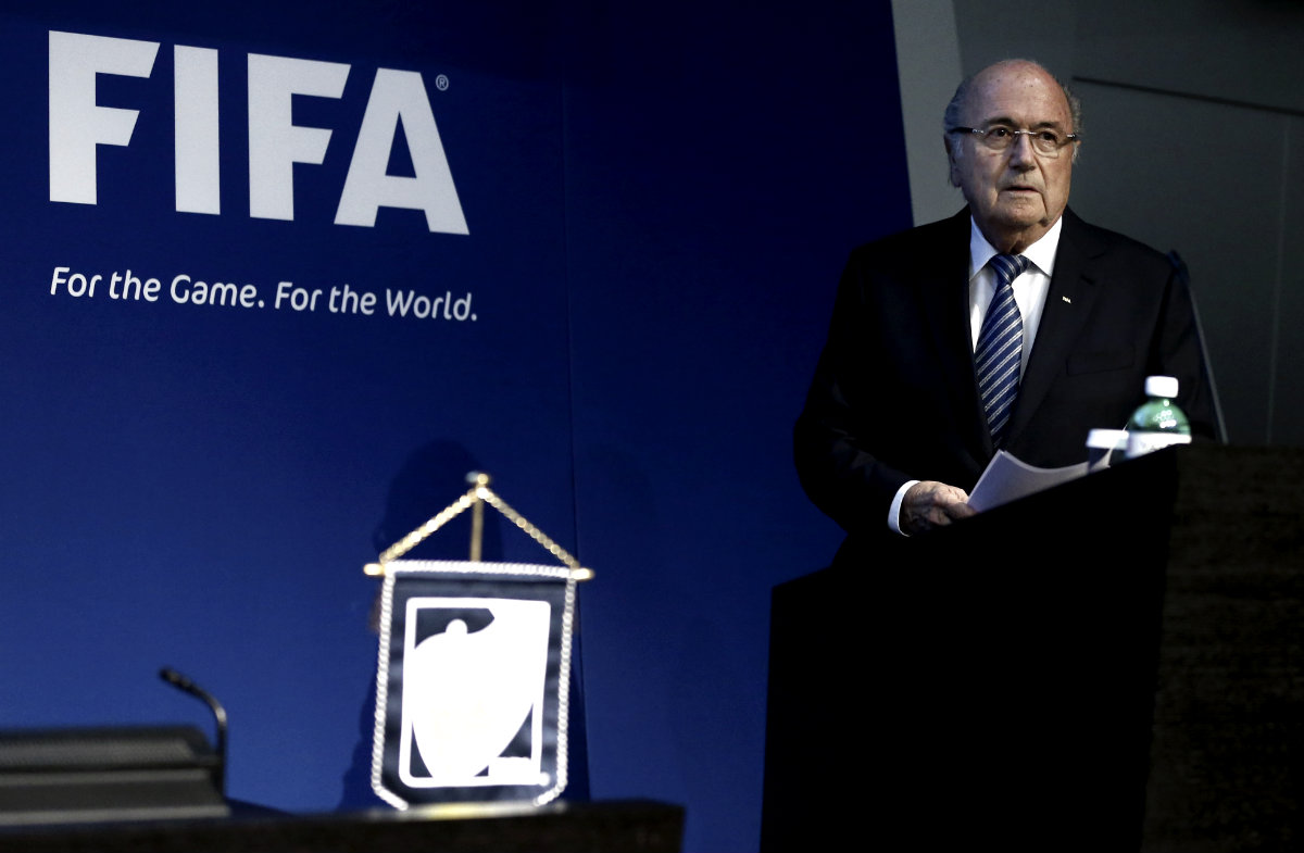 Joseph Blatter renunció a la presidencia de la FIFA