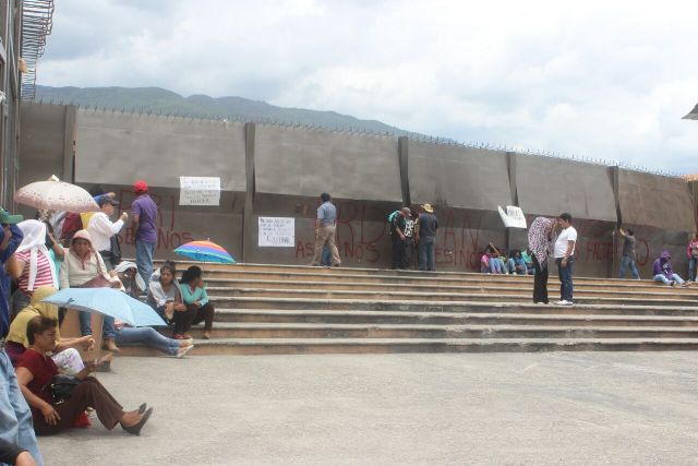 Toma Ceteg el Palacio Municipal de Chilpancingo