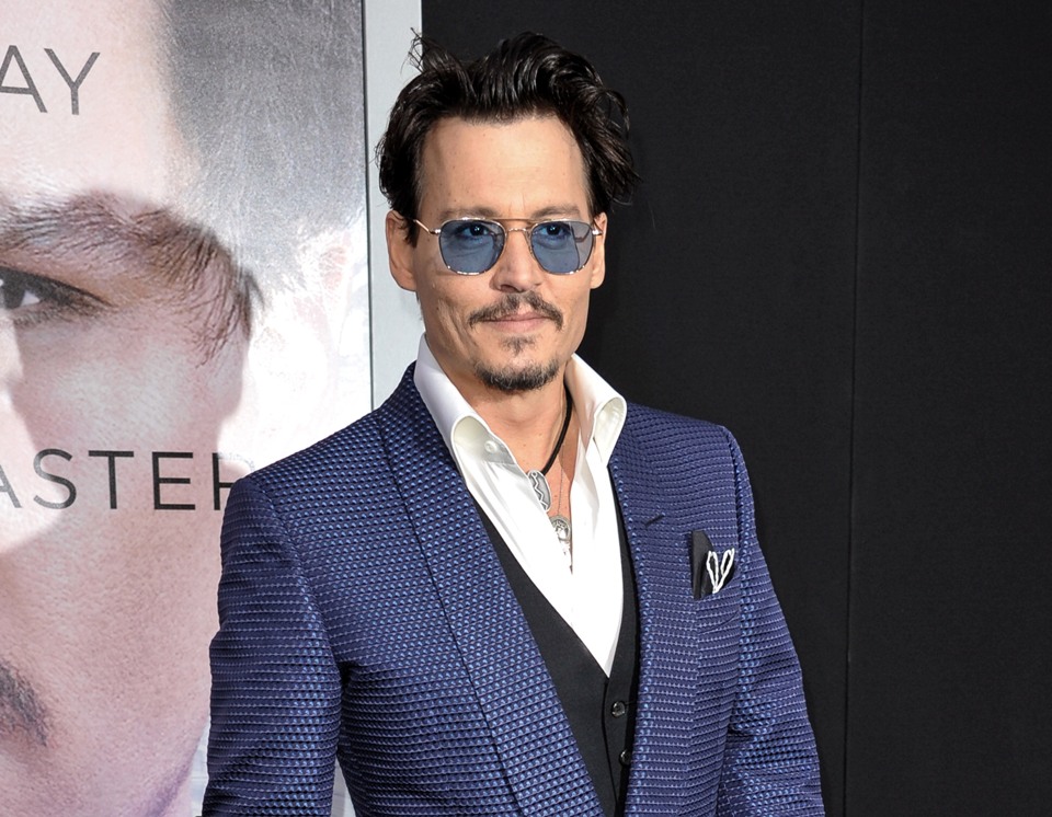 Depp se suma a una lista de actores como Jude Law y Robert Pattinson, que han promovido la marca Dior.