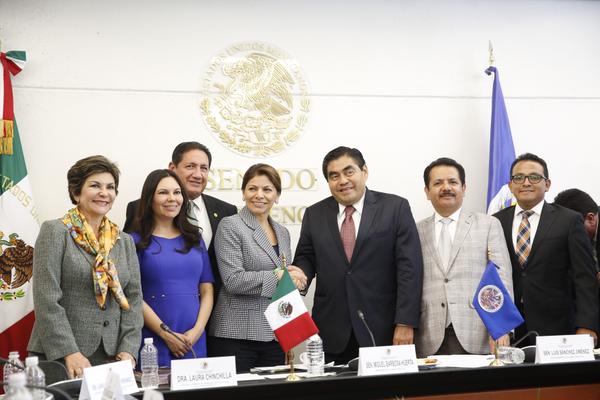 La jefa de la delegación de la OEA, Laura Chinchilla, durante una reunión con la Mesa Directiva de la Comisión Permanente.