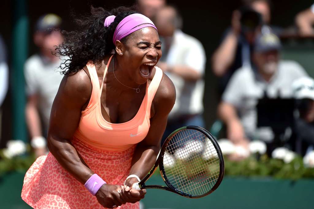 Serena Williams celebra su pase a semifinales de Roland Garros