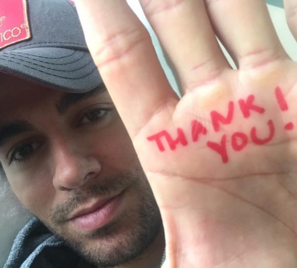 Enrique Iglesias mostró su agradecimiento a los fans que se preocuparon por su salud. 