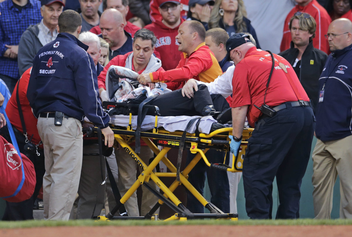 Una espectadora salió del Fenway Park con un golpe en la cabeza