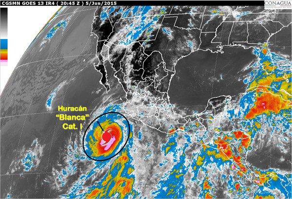 El huracán 'Blanca' bajó a categoría 1 y se ubica a 535 km al suroeste de Manzanillo, Colima.