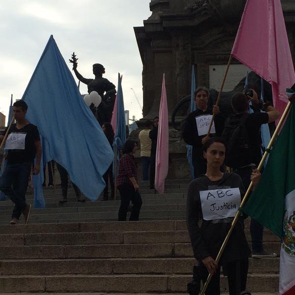 Manifestantes que exigen castigo para los responsables del incendio ocurrido hace seis años en la Guardería ABC, en Hermosillo, Sonora, saldrán de la 