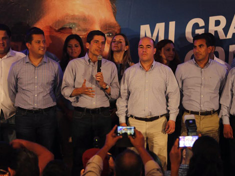 Felipe Cantú, acompañado de los demás candidatos panistas y la dirigente estatal, ofrecieron una rueda de prensa. 