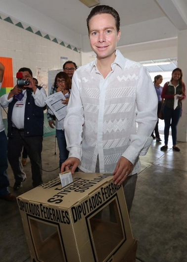 El gobernador de Chiapas, Manuel Velasco, llamó a los habitantes a votar.