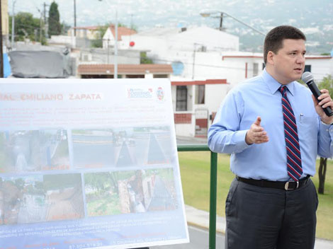 El alcalde de San Pedro entregó una obra de drenaje pluvial en la colonia Vista Montaña. 