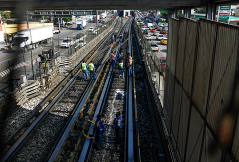 Con la construcción de un túnel entre las estaciones Terminal Aérea y Oceanía, en la Línea 5 del Metro, el gobierno capitalino pretende eliminar la pe