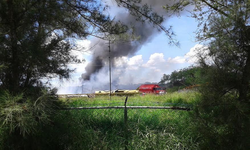 Incendio de chalán en Tampico.