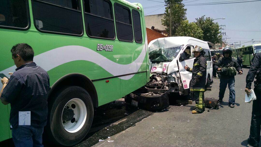 Los lesionados fueron atendidos por paramédicos de la Cruz Roja Mexicana y trasladados en ambulancias a un hospital en Polanco.