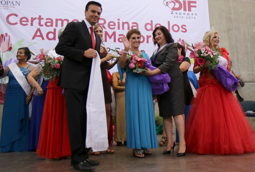 María de la Luz Santibáñez Esqueda, se coronó hoy como reina regional de los adultos mayores