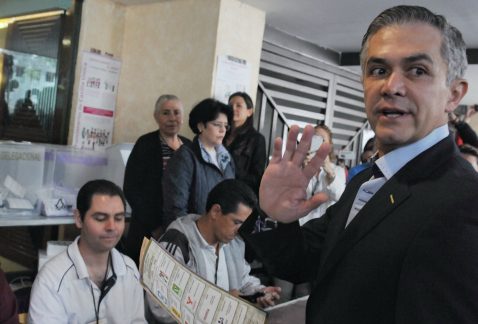 Miguel Ángel Mancera, jefe de Gobierno del Distrito Federal, dijo que no se pretende la confrontación con integrantes de la CNTE, pero se tiene que cu