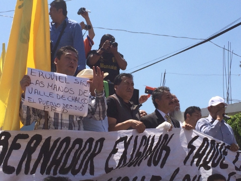 Unos 500 simpatizantes del PRD arribaron a la junta municipal del IEEM, donde se realizaron un plantón permanente hasta que se termine el recuento de 