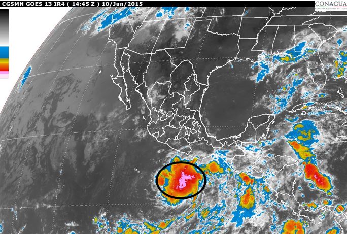 El disturbio tropical se ubica en el Golfo de Tehuantepec.
