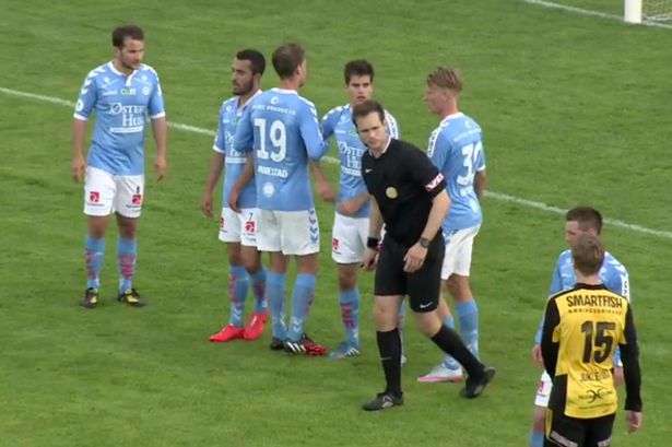 Simen Juklerød en el momento en el que insulta a un contrario 