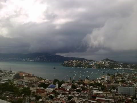 El puerto de Acapulco fue cerrado a la navegación.