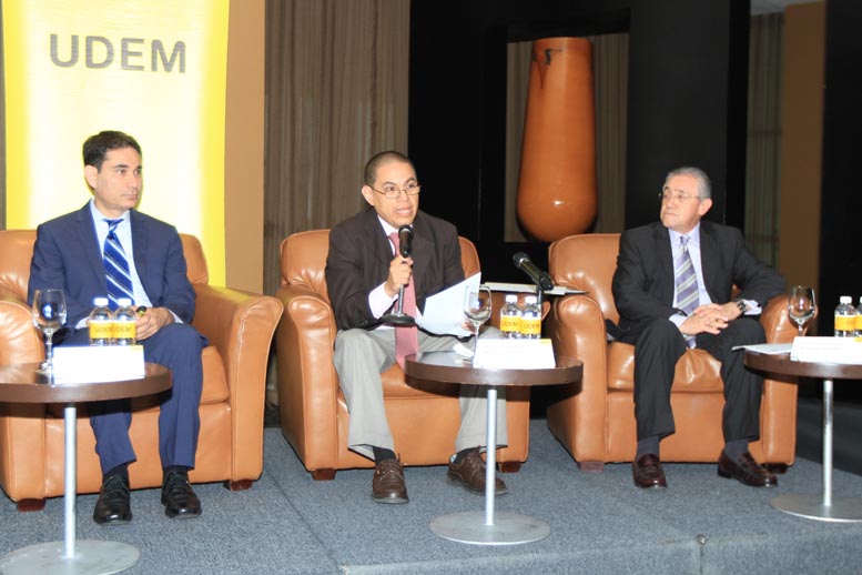 La UDEM presentó la especialización en Derecho Energético.