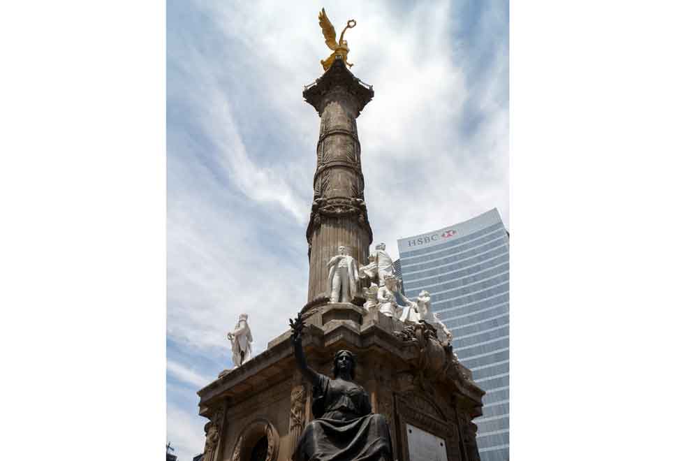 El recorte de 10 mil personas en Londres pareció no haber tocado a México.