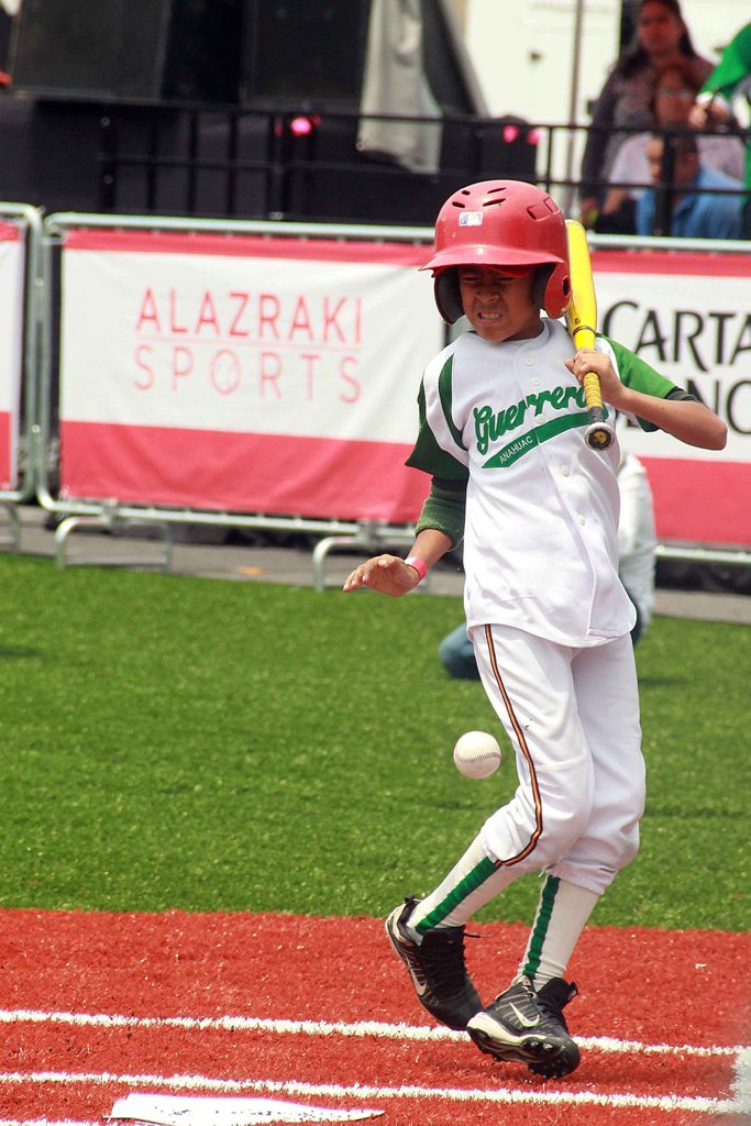 Los niños disfrutaron de una tarde de beisbol