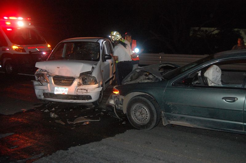 El conductor del Atos blanco murió en el lugar del accidente.