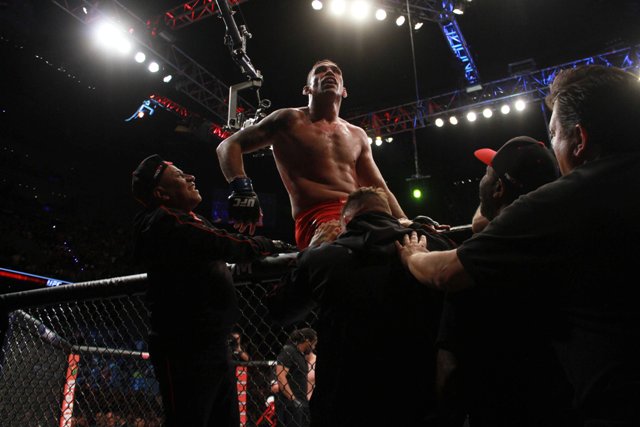 Fabricio Werdum doblegó a Caín Velasquez en UFC 188