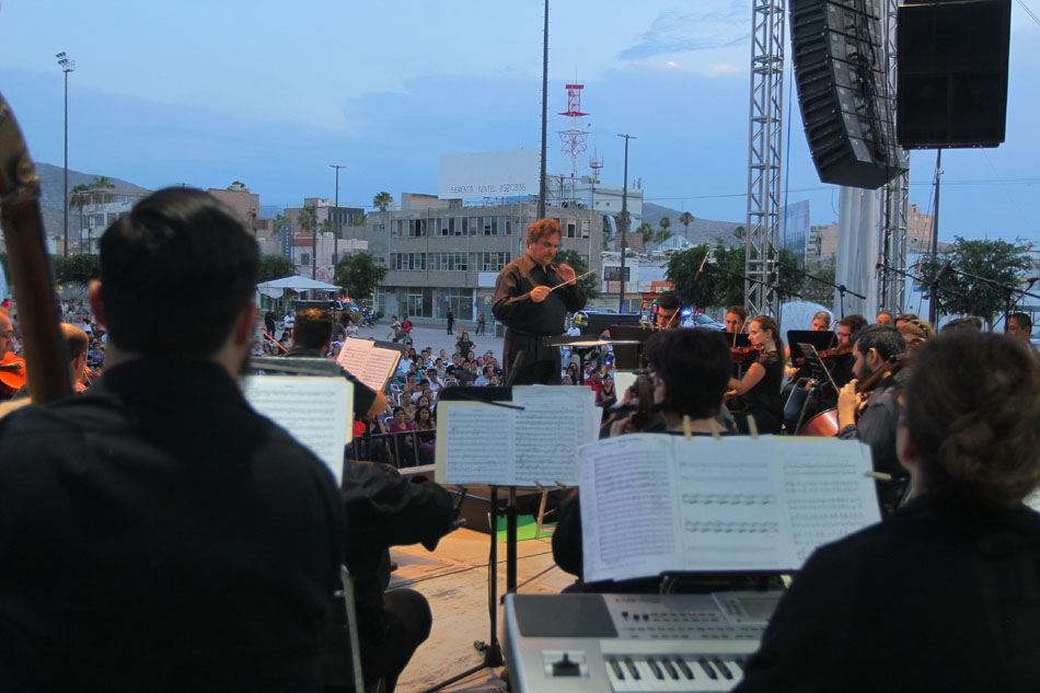 El público agradecido fue pródigo en aplausos para la Camerata. Muchos no querían irse.