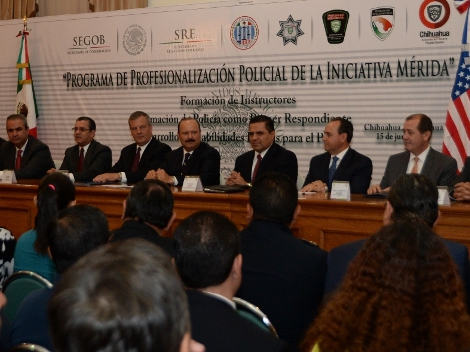 El cónsul General de EU en Ciudad Juárez, Ian Brawnlee y el gobernador César Duarte en el marco del programa Profesionalización Policial de la Iniciat
