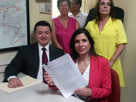 Lorenia Canavati presentó la denuncia ante el TEE.